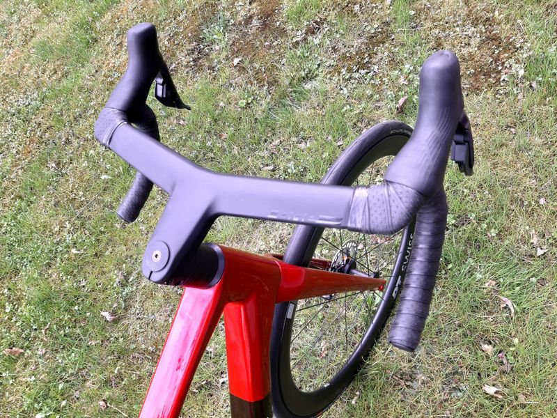 NOVÉ Karbonové silniční kolo Superior X-ROAD 9.8 GF Ultegra Di2 2025