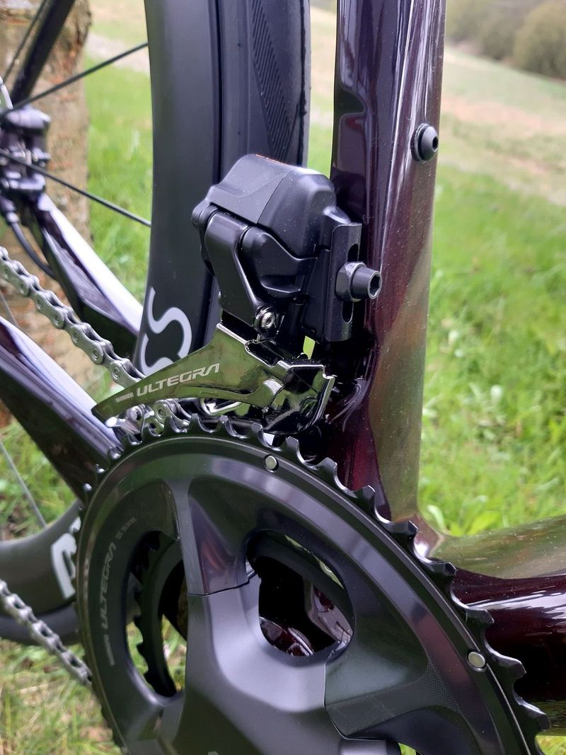 NOVÉ Karbonové silniční kolo Superior X-ROAD 9.8 GF Ultegra Di2 2025