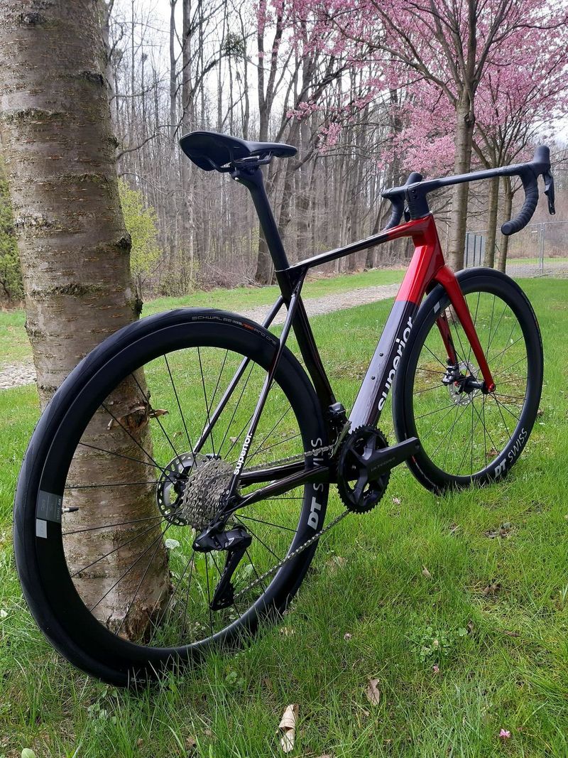 NOVÉ Karbonové silniční kolo Superior X-ROAD 9.8 GF Ultegra Di2 2025
