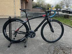 Dámské silniční kolo FELT - Ultegra - Token