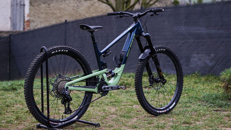 Rocky Mountain Altitude Carbon / Shimano XT/ MT501