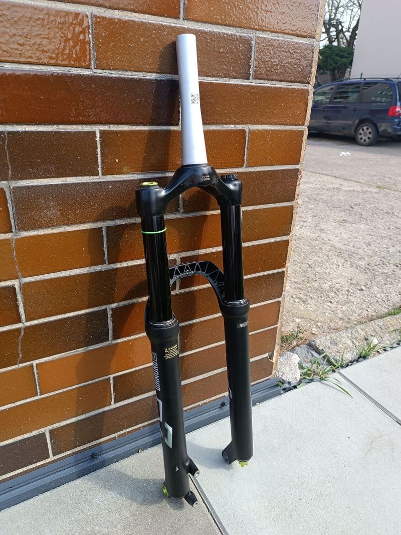 Vzduchová vidlice DVO Diamond D3/E3 150mm, 29"
