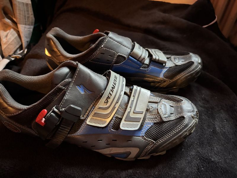 Tretry Specialized vel 44