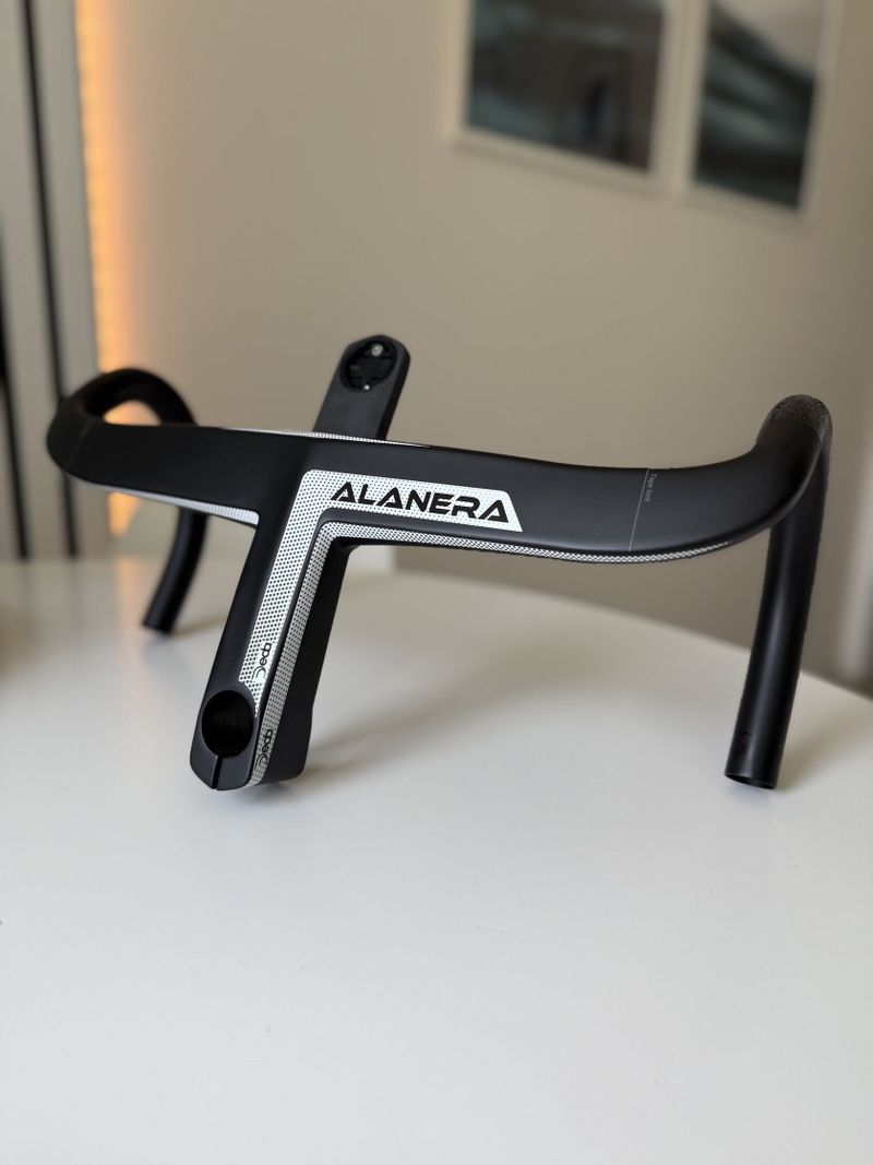 Nový kokpit Deda Alanera DCR Team