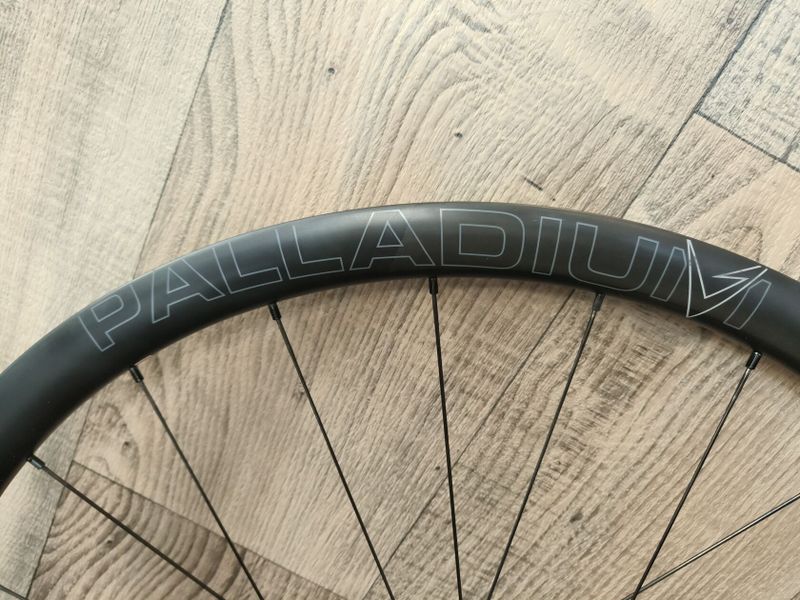 Silniční karbonová kola Palladium Velomann 33mm/Sram