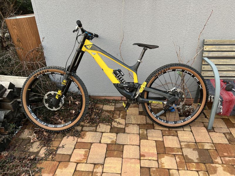 YT tues vyměním za enduro nebo Freeride, Fox 40 vel:L