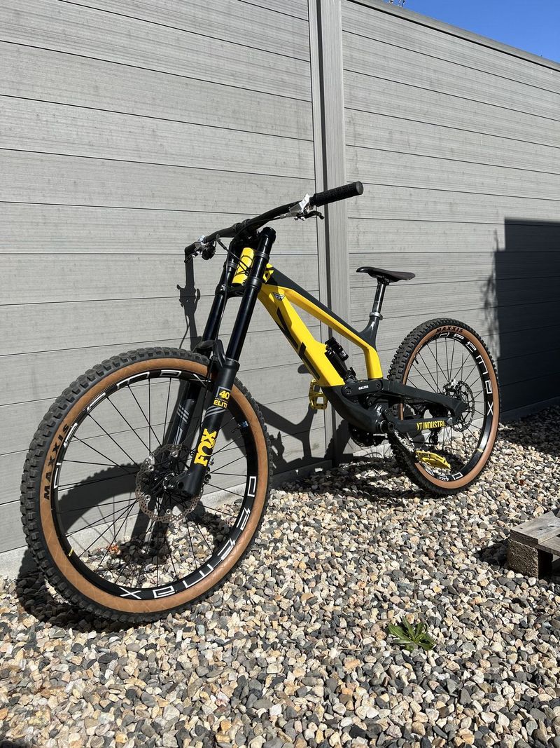 YT tues vyměním za enduro nebo Freeride, Fox 40 vel:L