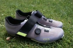 Tretry Fizik Vento Ferox Carbon lilac - white 46