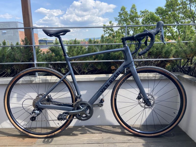 Karbonové all-road kolo Van Rysel NCR (dvě sady kol!)
