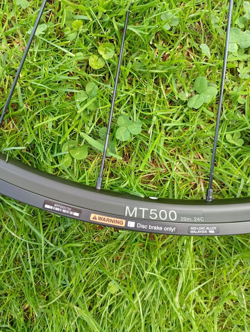 29" zapletená kola Shimano WH-MT501