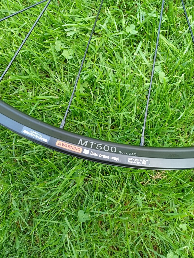 29" zapletená kola Shimano WH-MT501