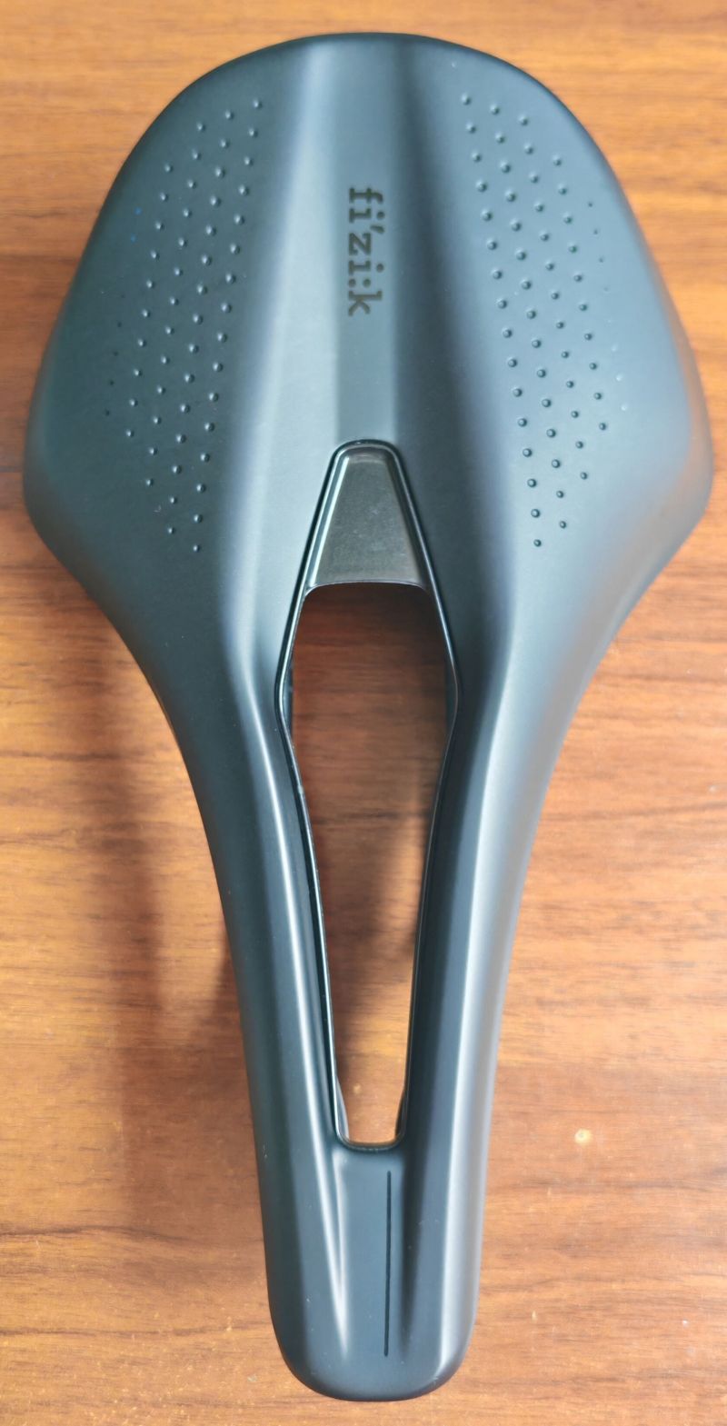 Nové silniční / gravel sedlo Fizik Argo Tempo R5, šířka 150mm