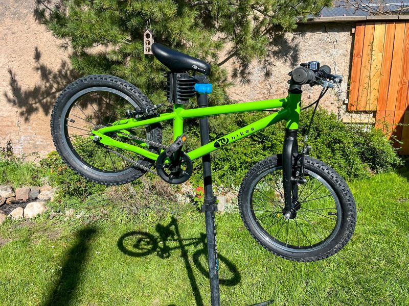Lehké dětské kolo Kubikes 16 (4-6 let, 5.6 kg)