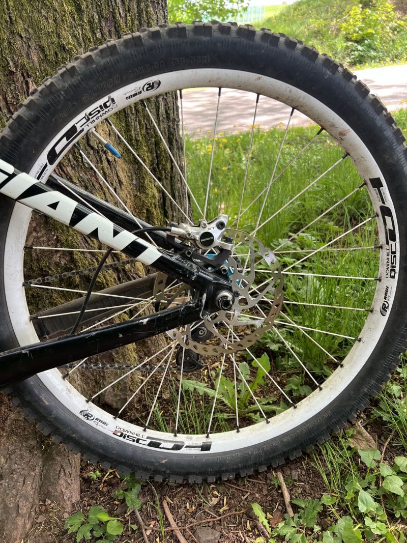 Prodám málo ježděné kolo giant