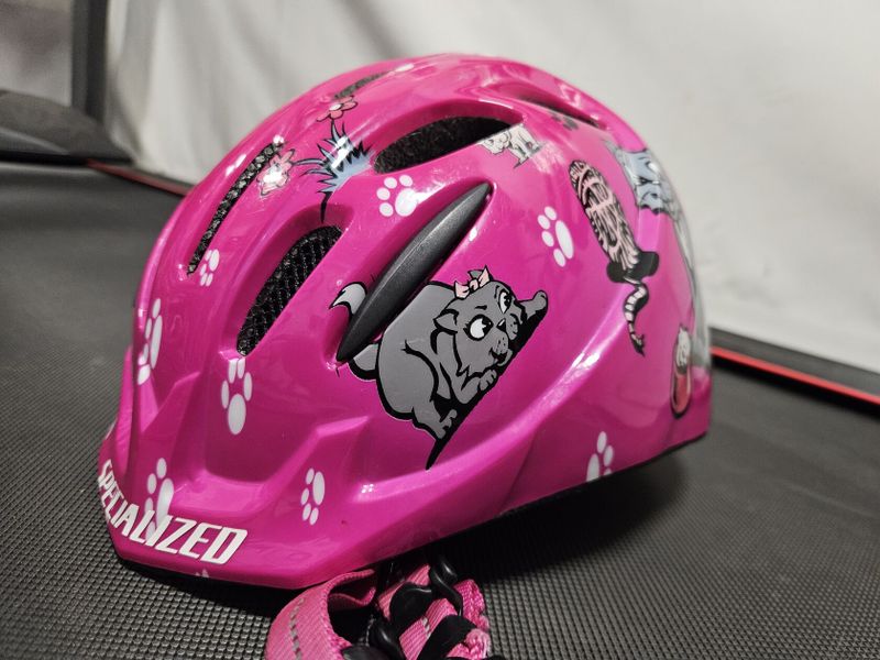 detska helma Specialized