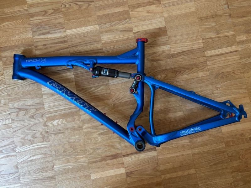 Rám Pivot Mach 4 