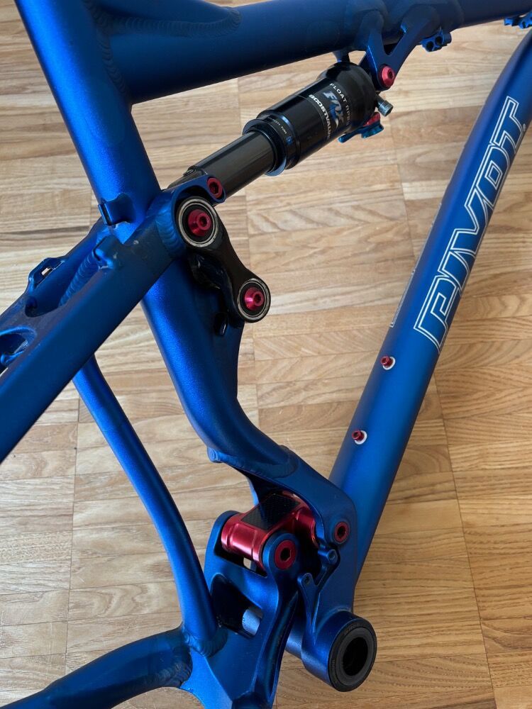 Rám Pivot Mach 4 