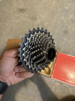 Sram Force kazeta, Met helma, Scicon brýle, CeramicSpeed, Sram Red eTap páky, sedlovka, řidítka