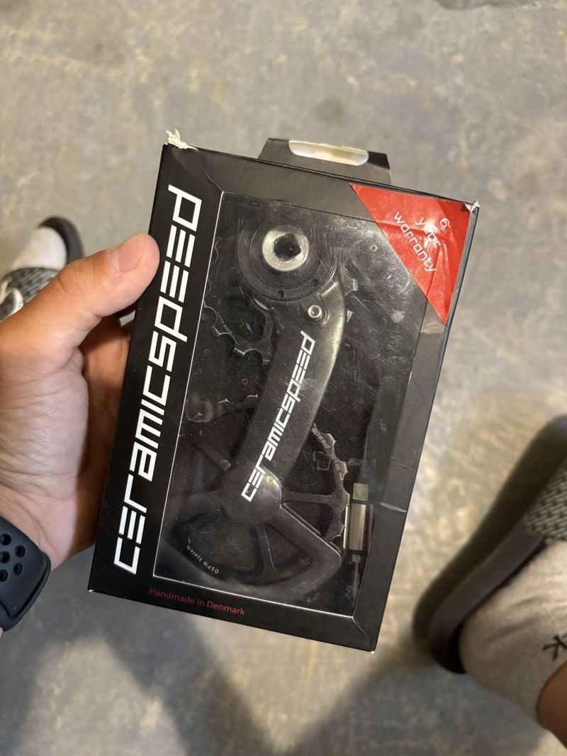 Sram Force kazeta, Met helma, Scicon brýle, CeramicSpeed, Sram Red eTap páky, sedlovka, řidítka