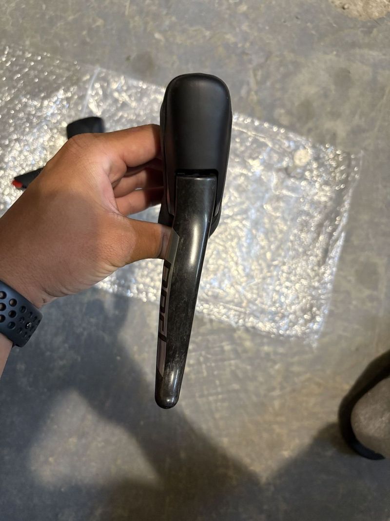 Sram Force kazeta, Met helma, Scicon brýle, CeramicSpeed, Sram Red eTap páky, sedlovka, řidítka