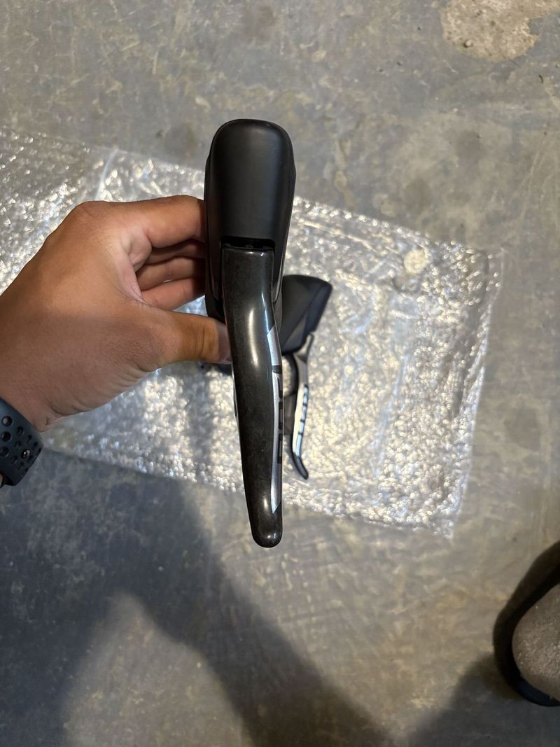 Sram Force kazeta, Met helma, Scicon brýle, CeramicSpeed, Sram Red eTap páky, sedlovka, řidítka