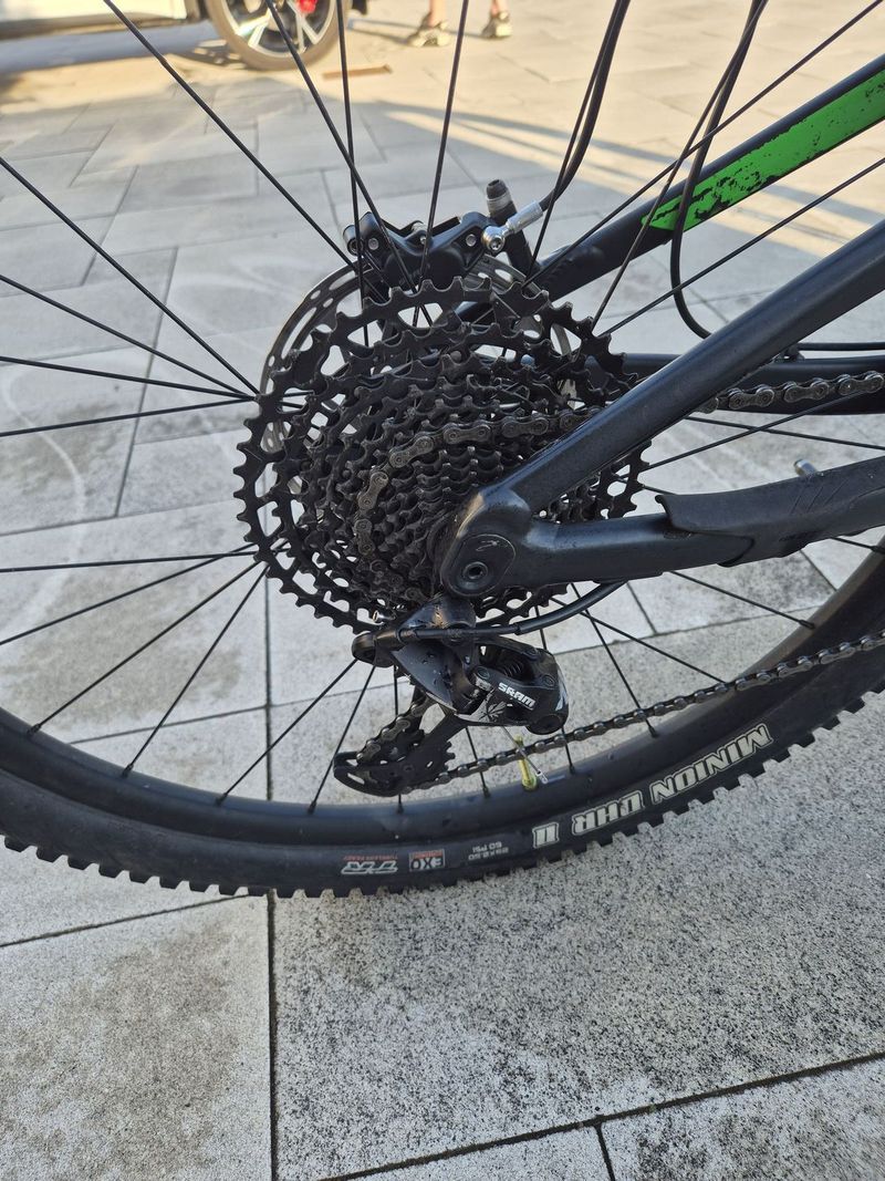 Giant trance 1 29
