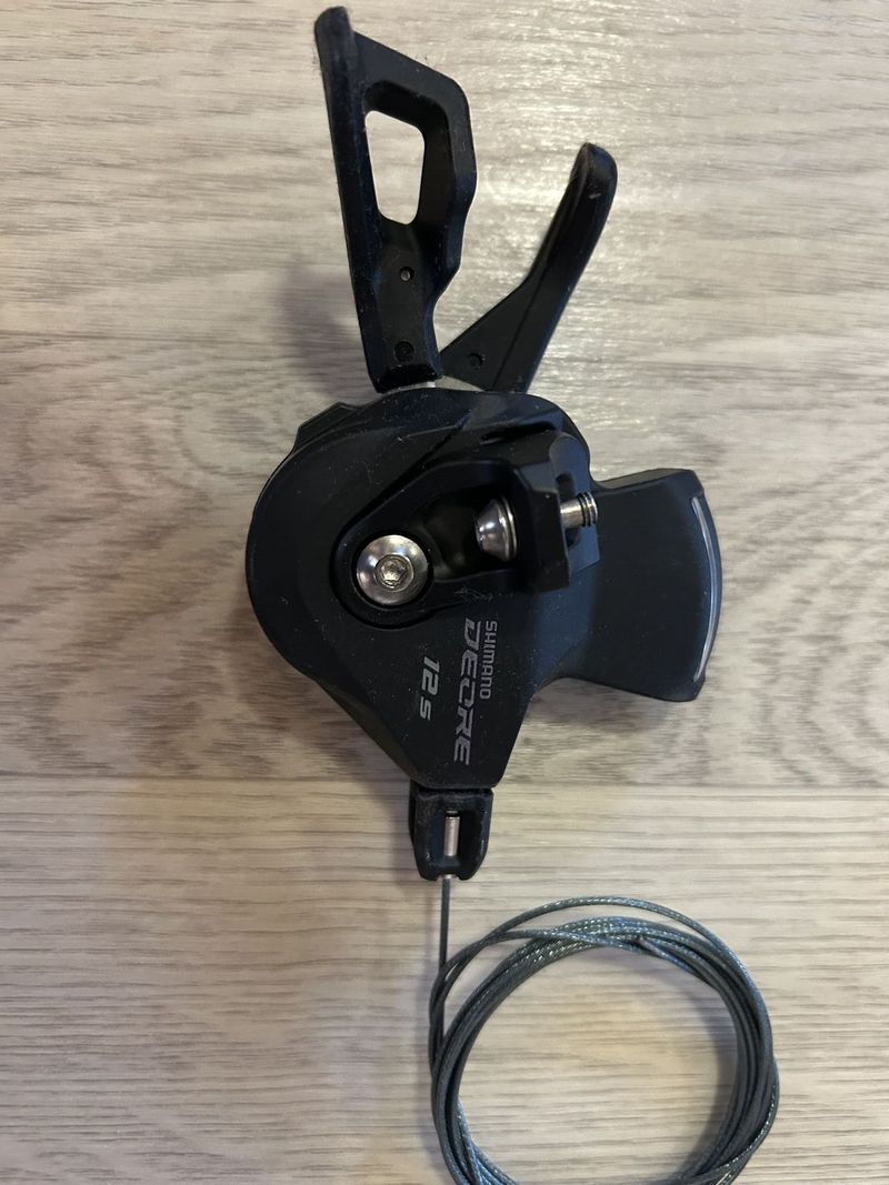 Prodám SHIMANO DEORE SL - M 6100 I-spec EV 12 sp. Pravá řadící s ukazatelem 