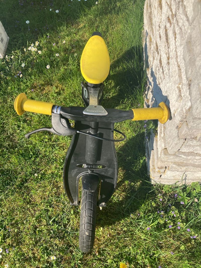 First Bike Limited Edition dětské odrážedlo Yellow + adaptéry