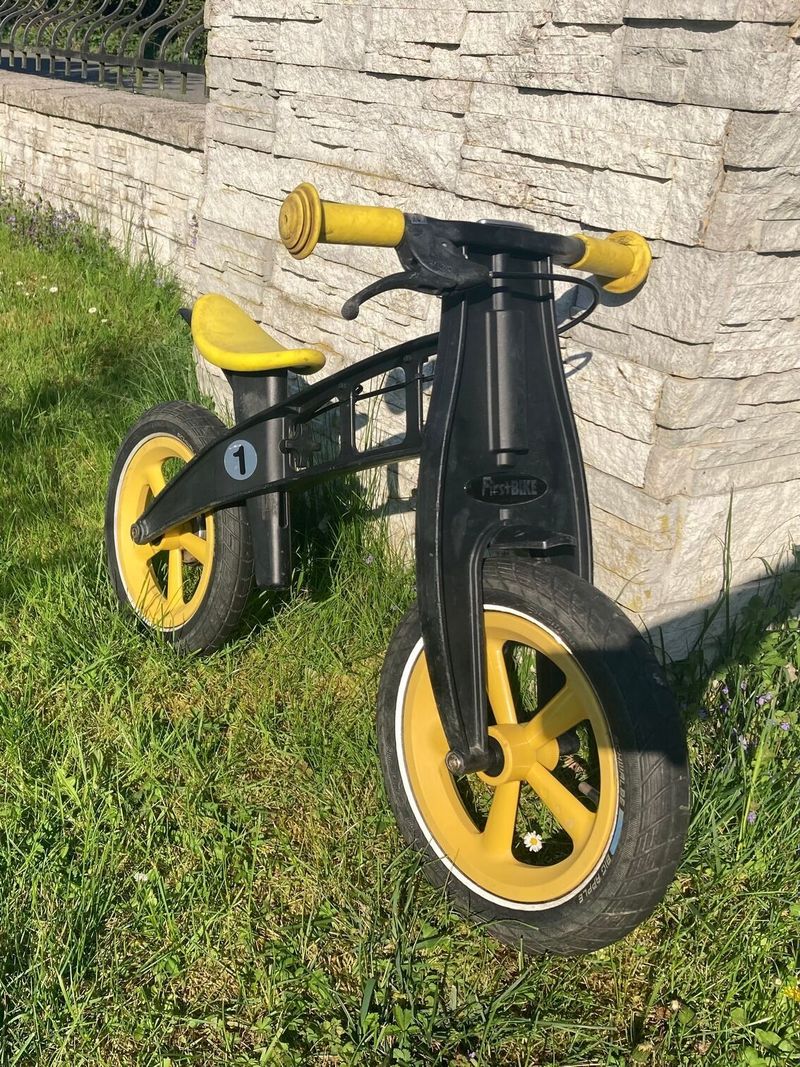 First Bike Limited Edition dětské odrážedlo Yellow + adaptéry