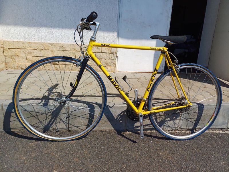Prodám silniční kolo velikost 56. Osazení Shimano 105. 