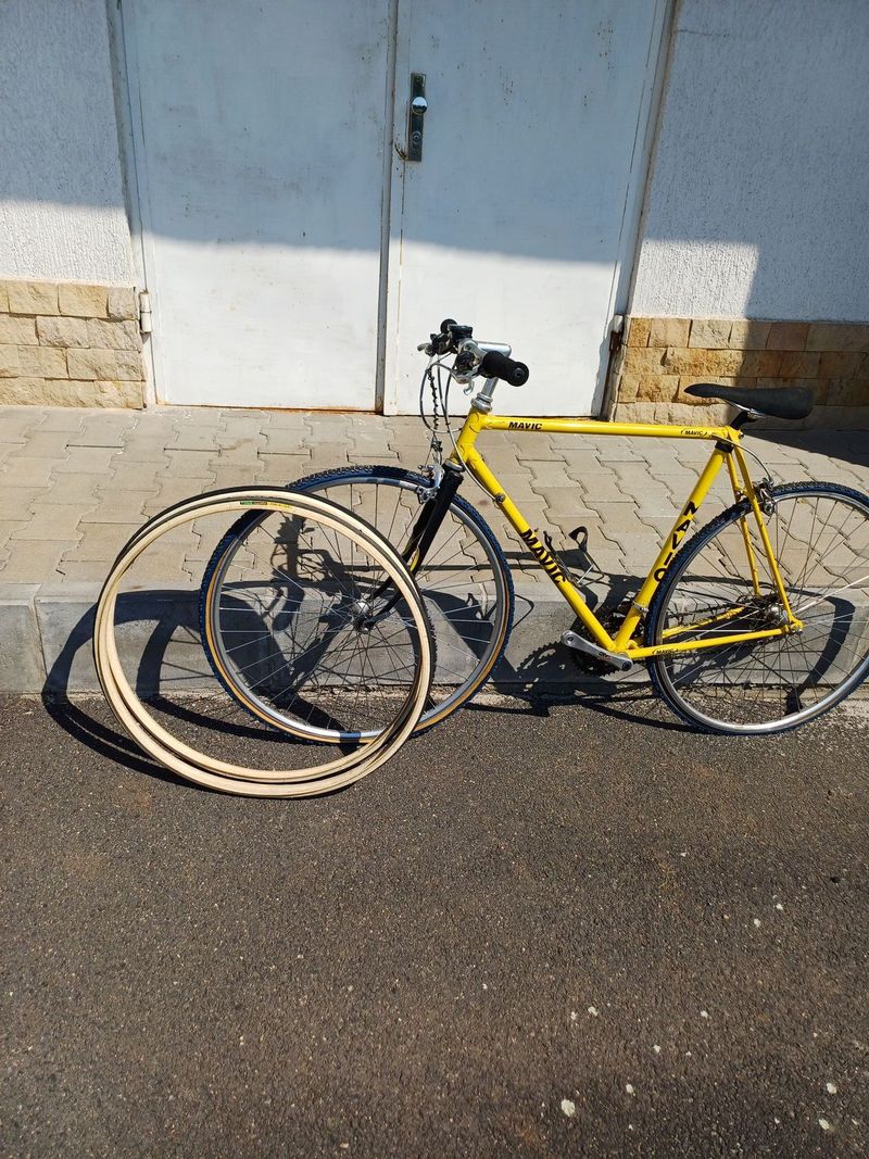 Prodám silniční kolo velikost 56. Osazení Shimano 105. 