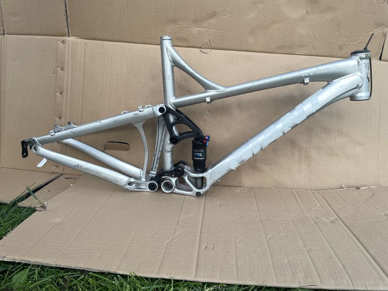 Rám Giant Reign s tlumičem Fox