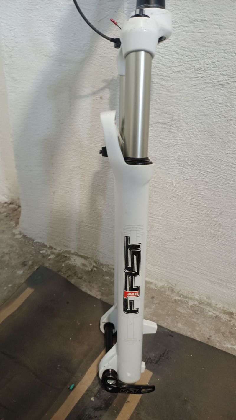Prodám vzduchovou vidlici RST 29"