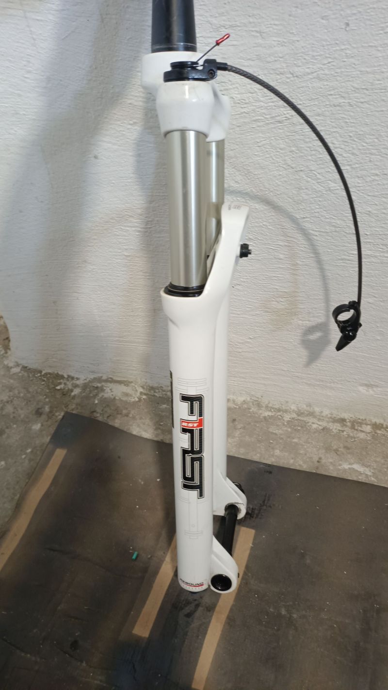 Prodám vzduchovou vidlici RST 29"
