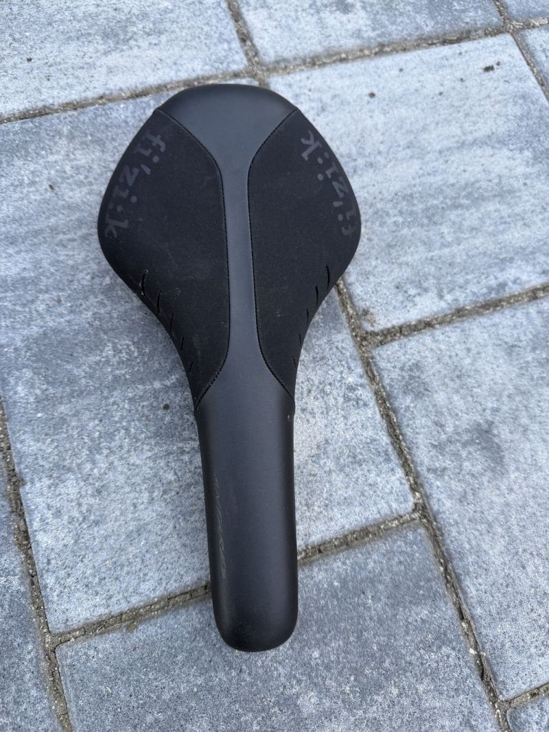 Sedlo Fizik černé