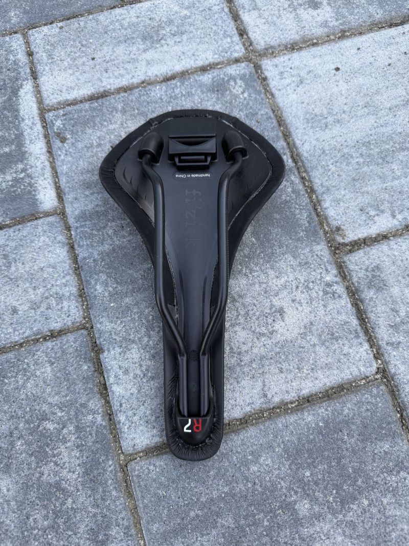 Sedlo Fizik černé