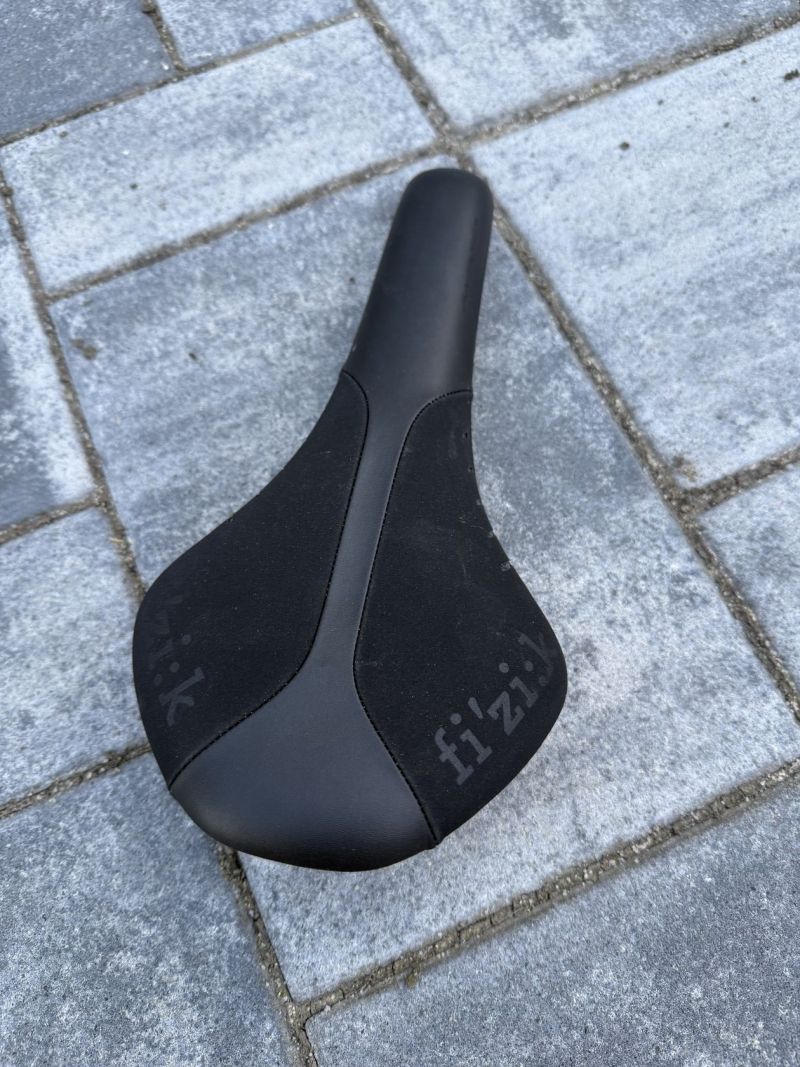 Sedlo Fizik černé