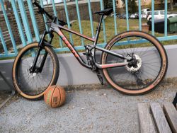 Pěkně a spolehlivé Trek Fuel 5.