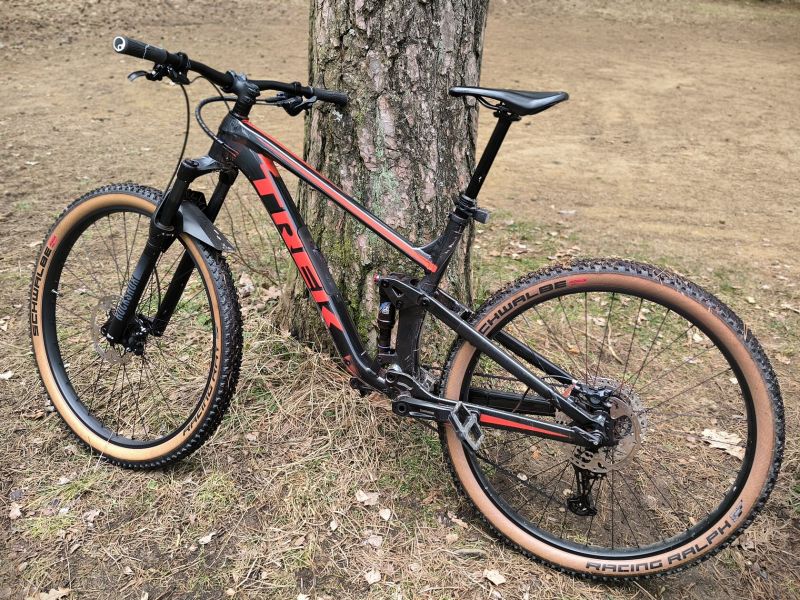 Pěkně a spolehlivé Trek Fuel 5.