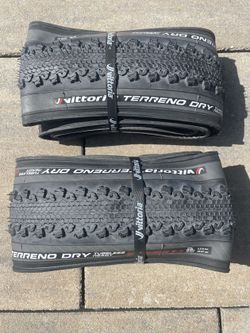 Pár Gravel Vittoria Terreno Dry plášť 700 x 38