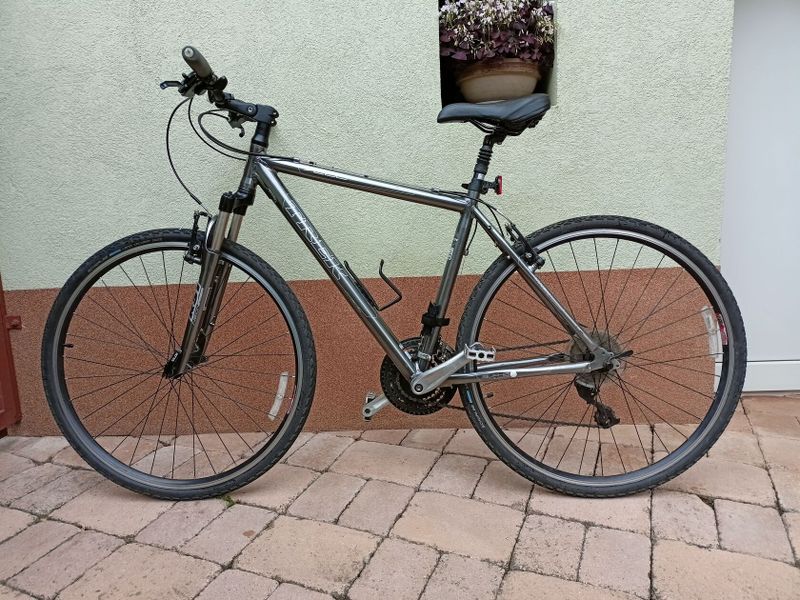 Plně funkční krosové kolo Trek 7200