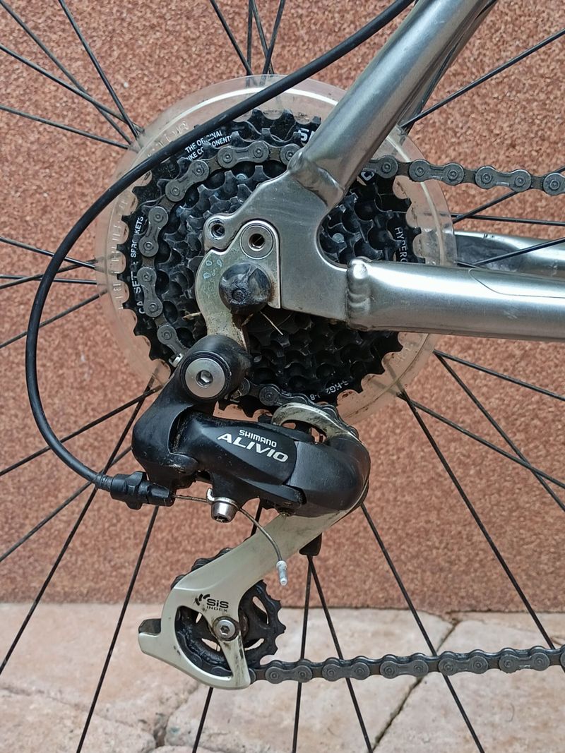 Plně funkční krosové kolo Trek 7200