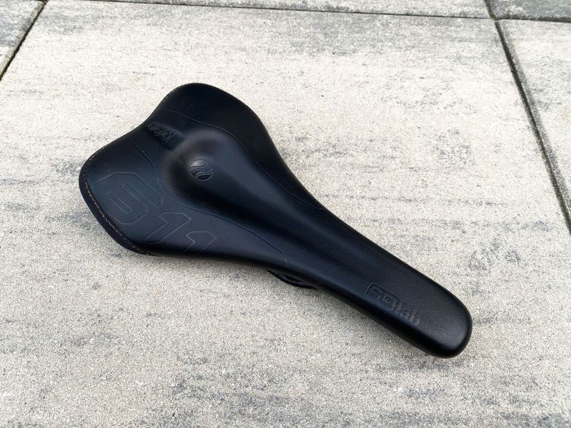 Sedlo SQLab Ergowave active S-tube