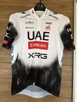 Dres UAE emirates XRG pogačar