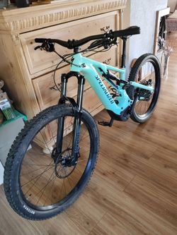 Specialized Turbo Levo model 2023 baterie 700w