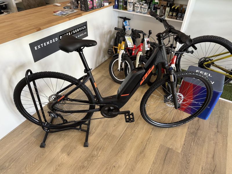 KTM MACINA CROSS A410 Bosch NOVÝ!