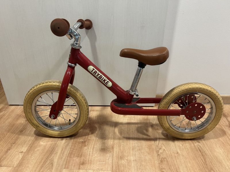 Trybike tříkolka-odrážedlo pro nejmenší červené