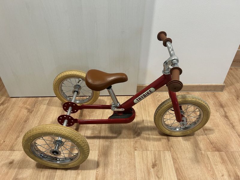 Trybike tříkolka-odrážedlo pro nejmenší červené
