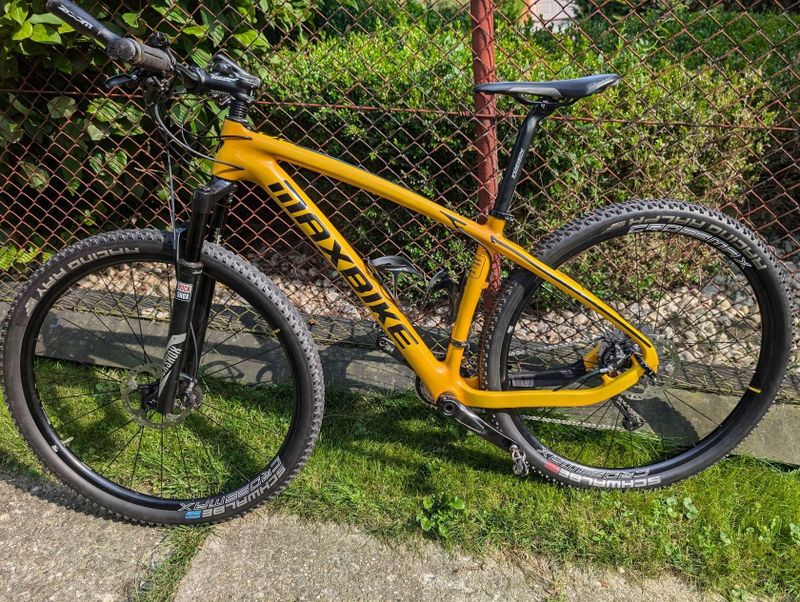 Karbonový hardtail Maxbike Kamet XT – RockShox SID, Mavic Crossmax