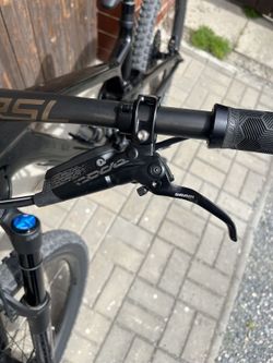 Nové čtyřpístkové brzdy Sram Code R celý set